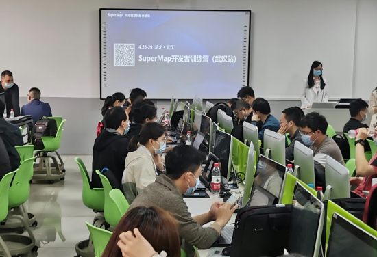 武漢大學GIS教學與應(yīng)用創(chuàng)新中心與超圖軟件攜手舉辦開發(fā)者訓(xùn)練營，推動教育行業(yè)軟件開發(fā)創(chuàng)新